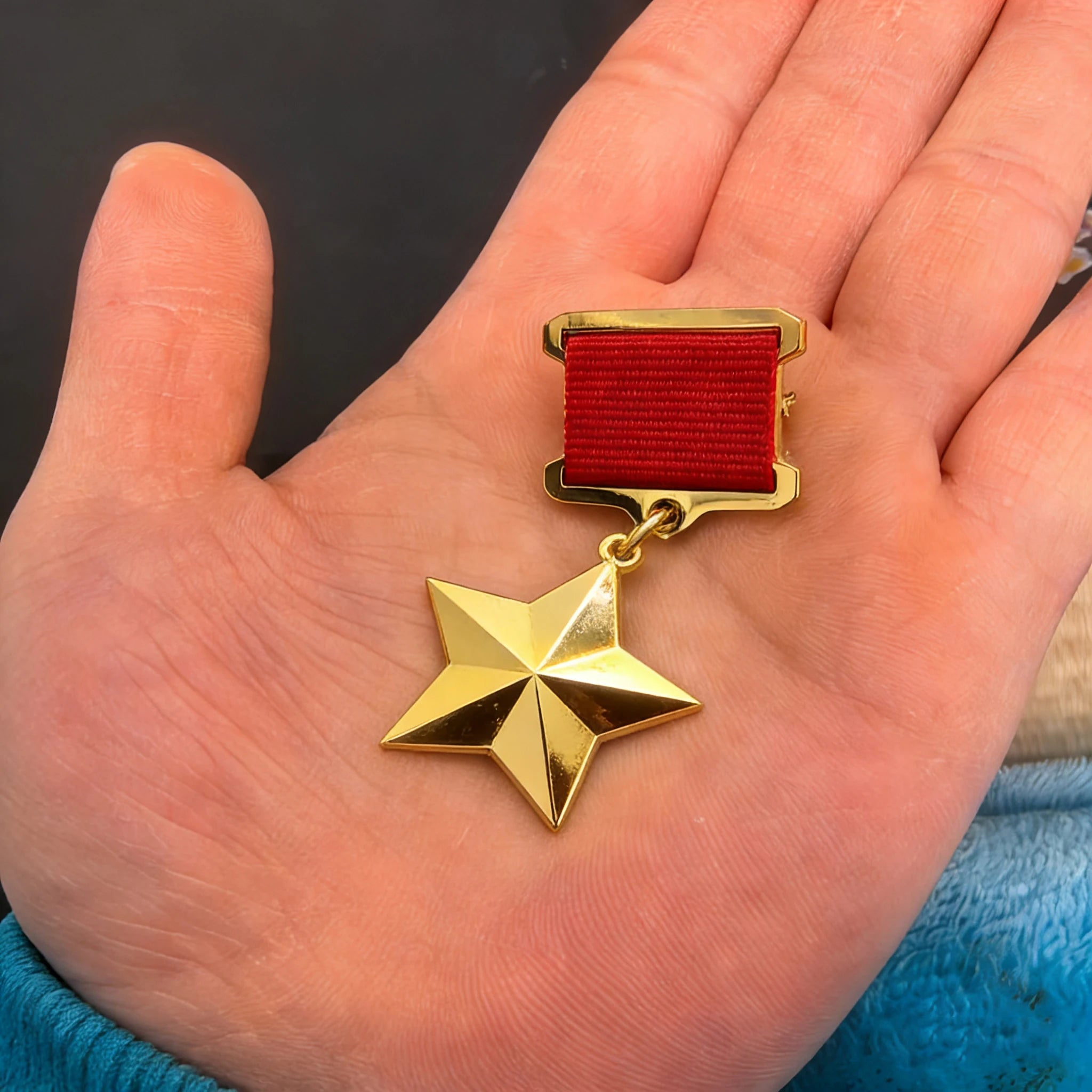 Replica Soviet Gold Star Medals Souvenir - Hero of USSR & Socialist Labor Collectible Badge